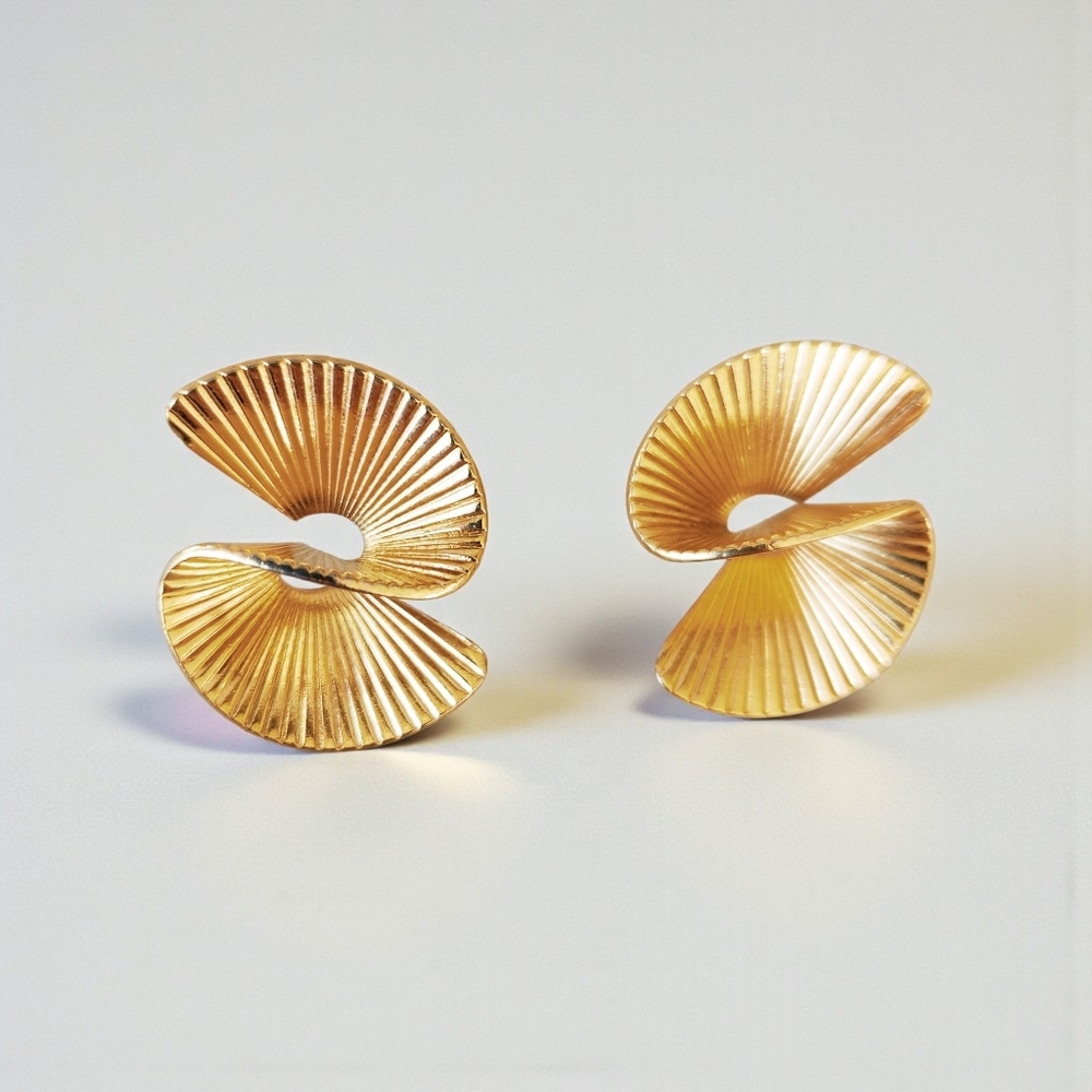 Vintage Gold Tone Textured Spiral Twist Fan Post Back Pierced Earrings 80s
